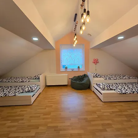 Hisa Pod Gozdom דירה *