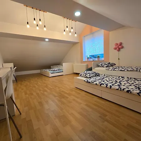 Hisa Pod Gozdom Lublana