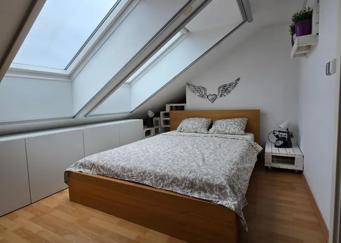 Hisa Pod Gozdom * Ljubljana